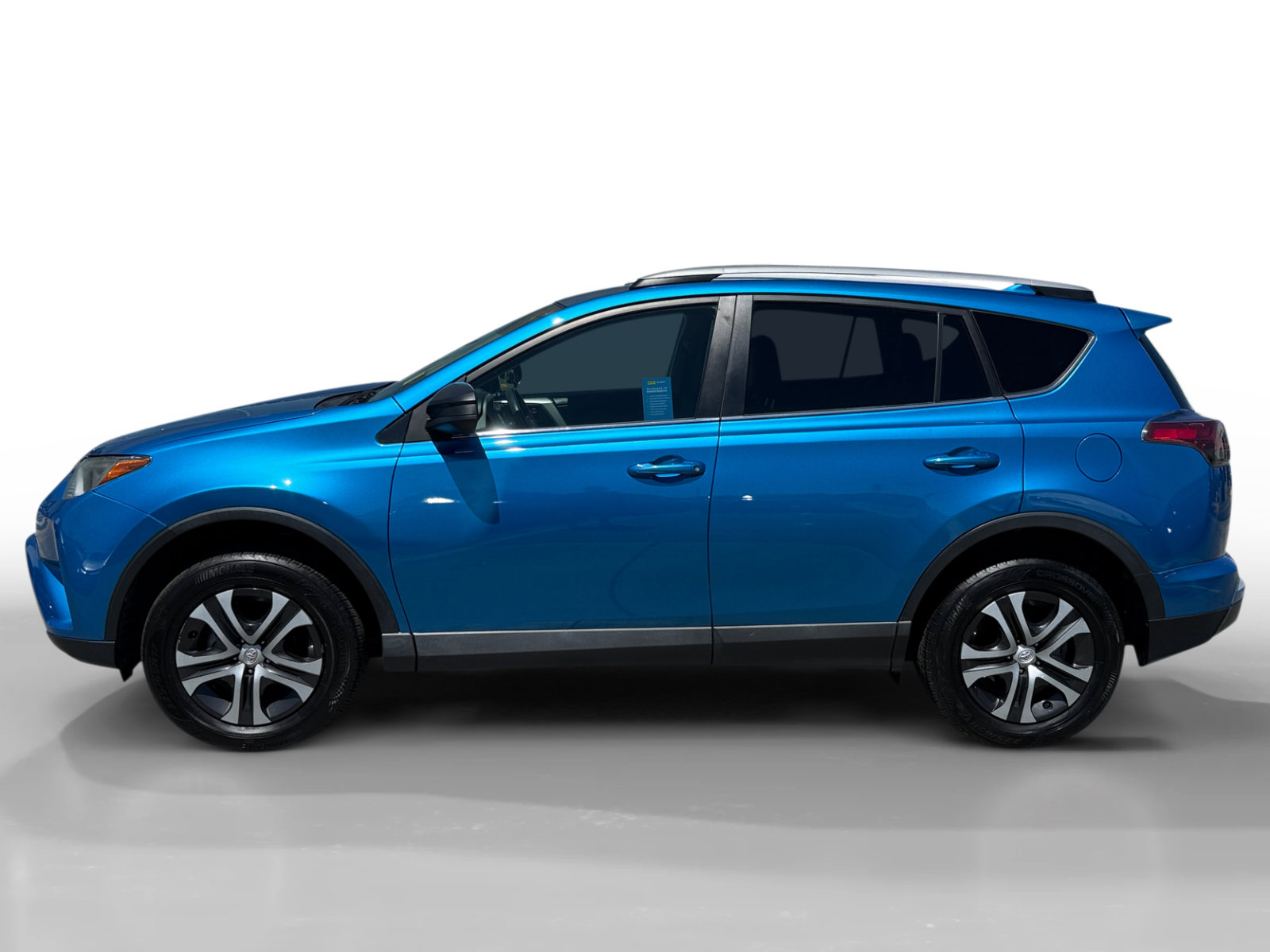 Used 2018 Toyota RAV4 LE w/ All Weather Liner Package FWD image 2