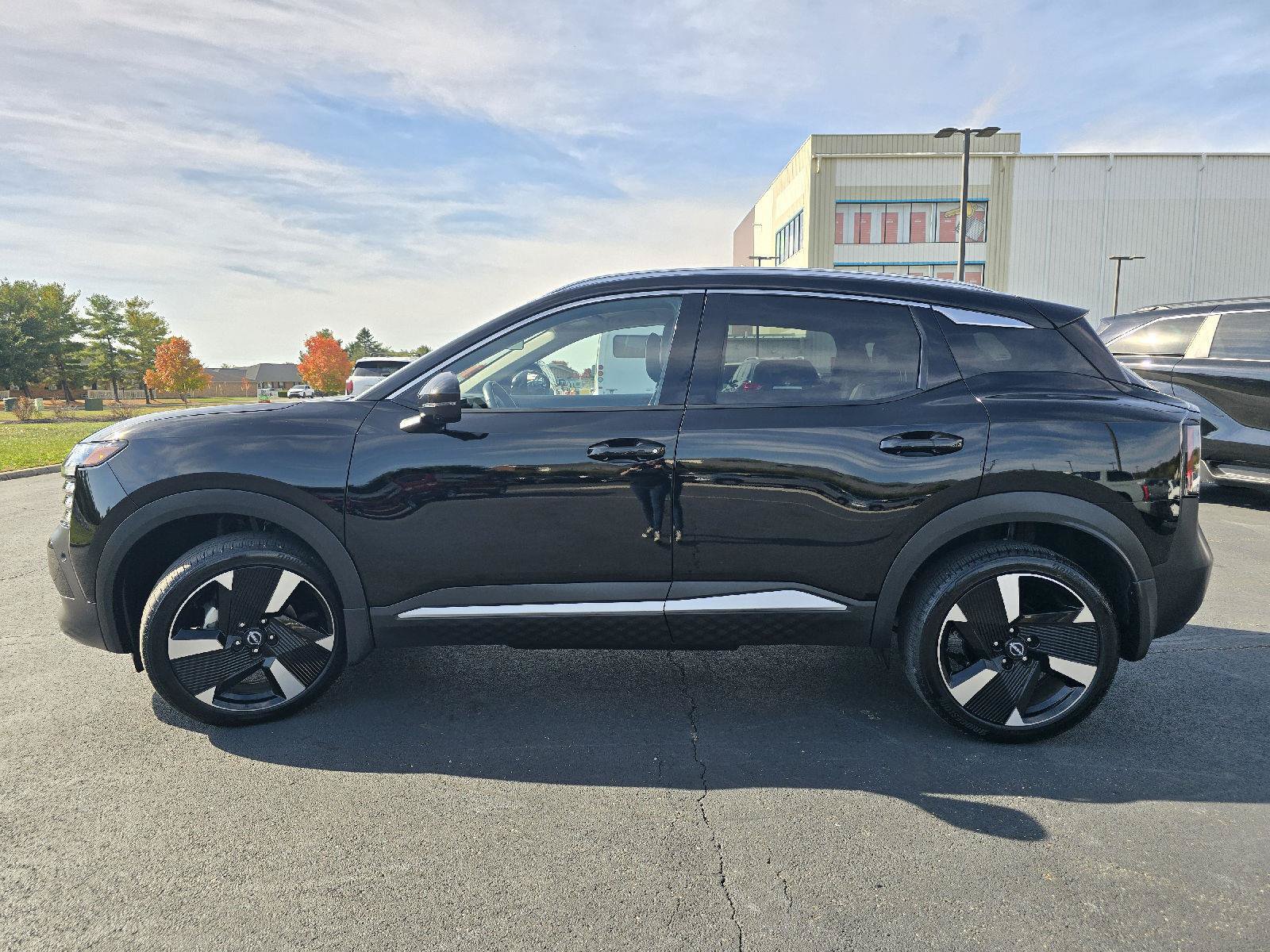 Used 2025 Nissan Kicks SR AWD/4WD image 4