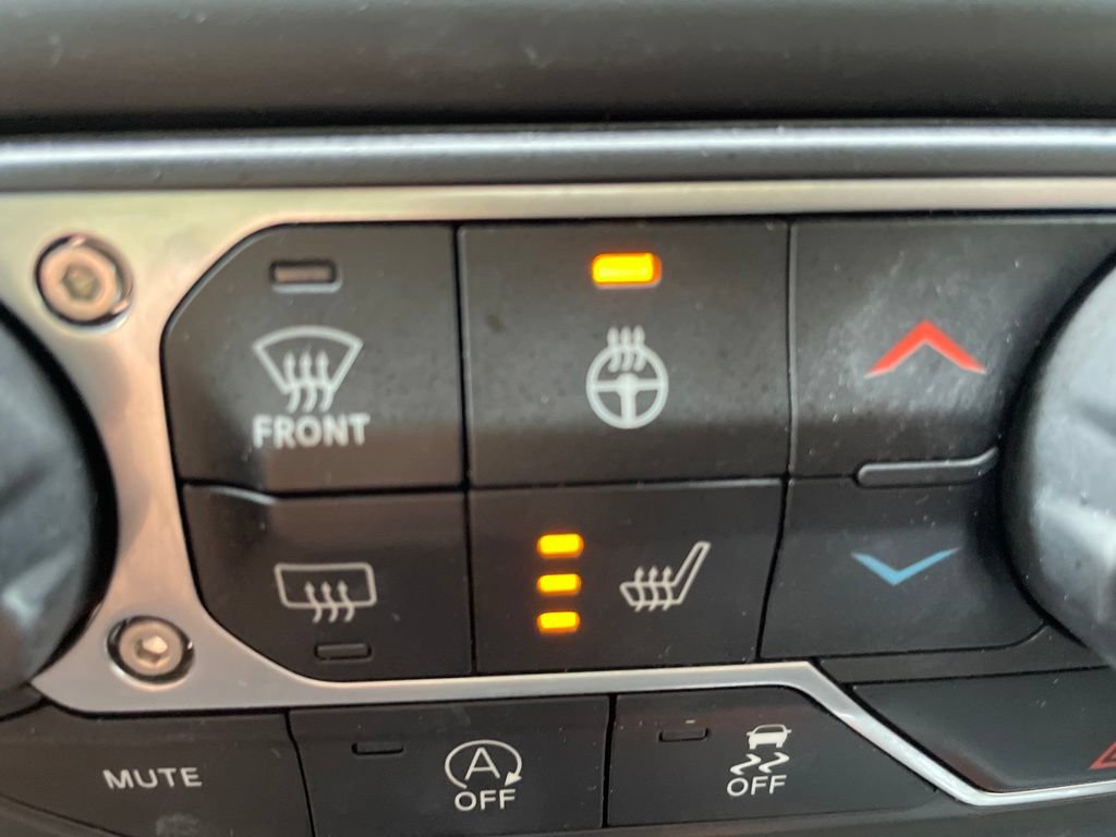 Used 2020 Jeep Wrangler Unlimited Sahara AWD/4WD image 22