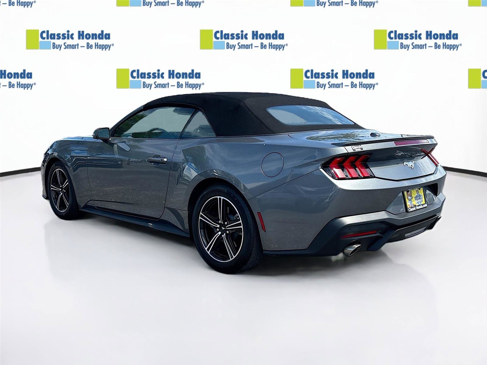 Used 2025 Ford Mustang Premium RWD image 5