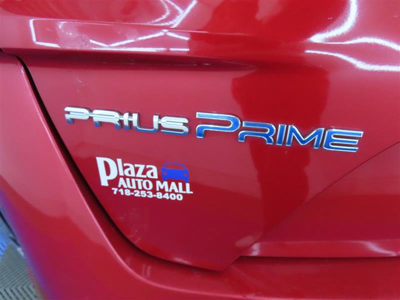 Used 2021 Toyota Prius Prime XLE w/ Carpet Mat Package (TMS) image 12
