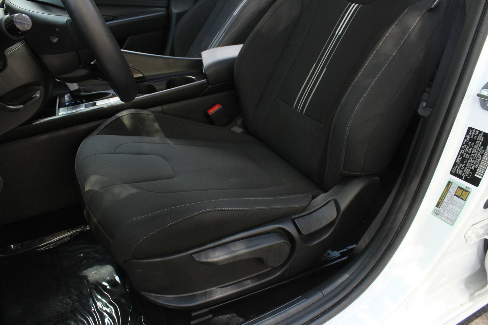Used 2025 Hyundai Elantra SEL FWD image 17