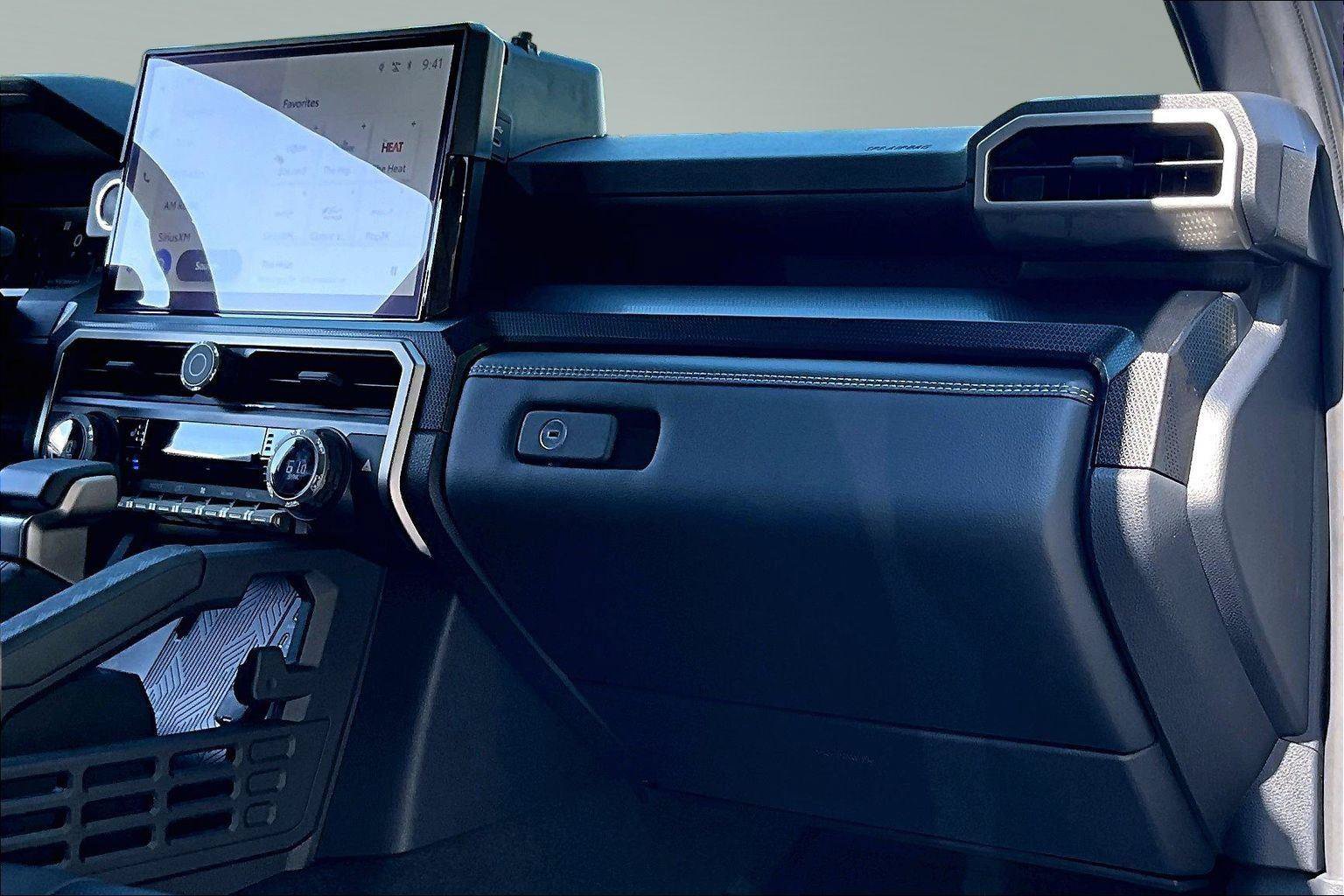 Used 2025 Toyota 4Runner Limited AWD/4WD image 18