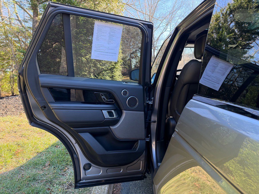 Used 2020 Land Rover Range Rover HSE image 17