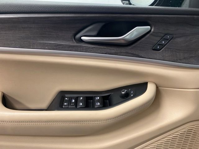 Used 2023 Jeep Grand Cherokee Limited w/ Luxury Tech Group II image 23