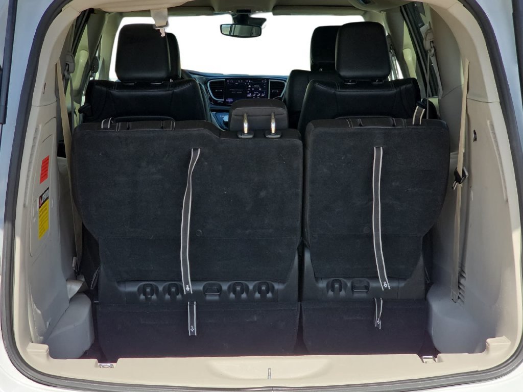 Used 2023 Chrysler Pacifica Touring-L FWD image 30