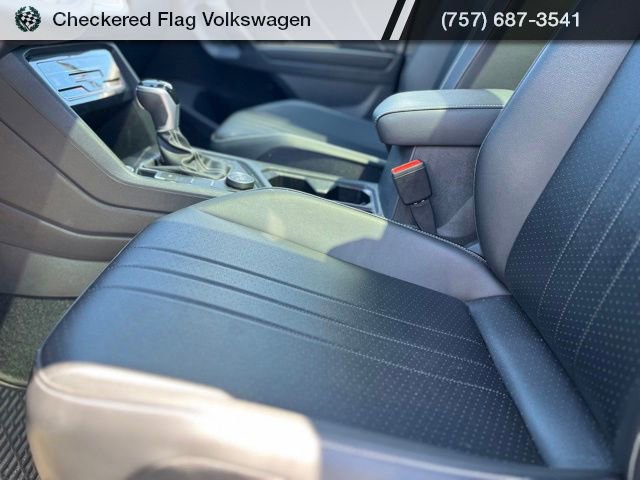 Used 2024 Volkswagen Tiguan SE R-Line w/ MDO Package, Two-Row AWD/4WD image 23