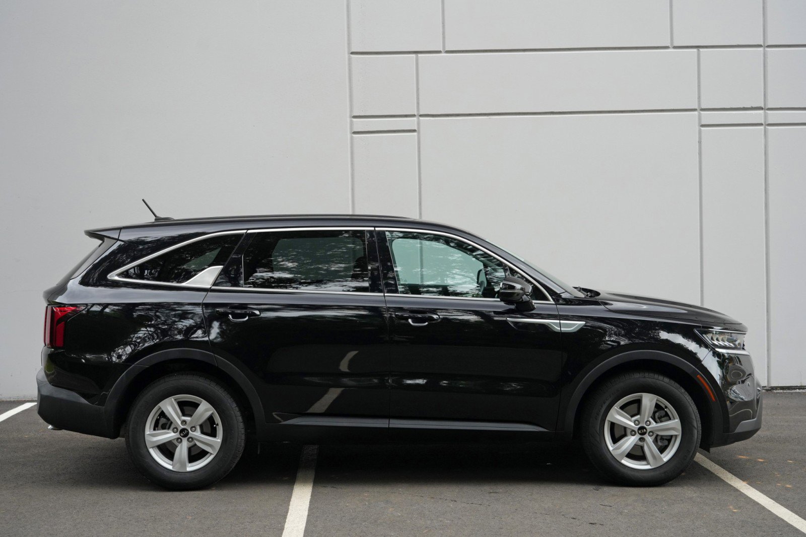 Used 2021 Kia Sorento LX FWD image 47