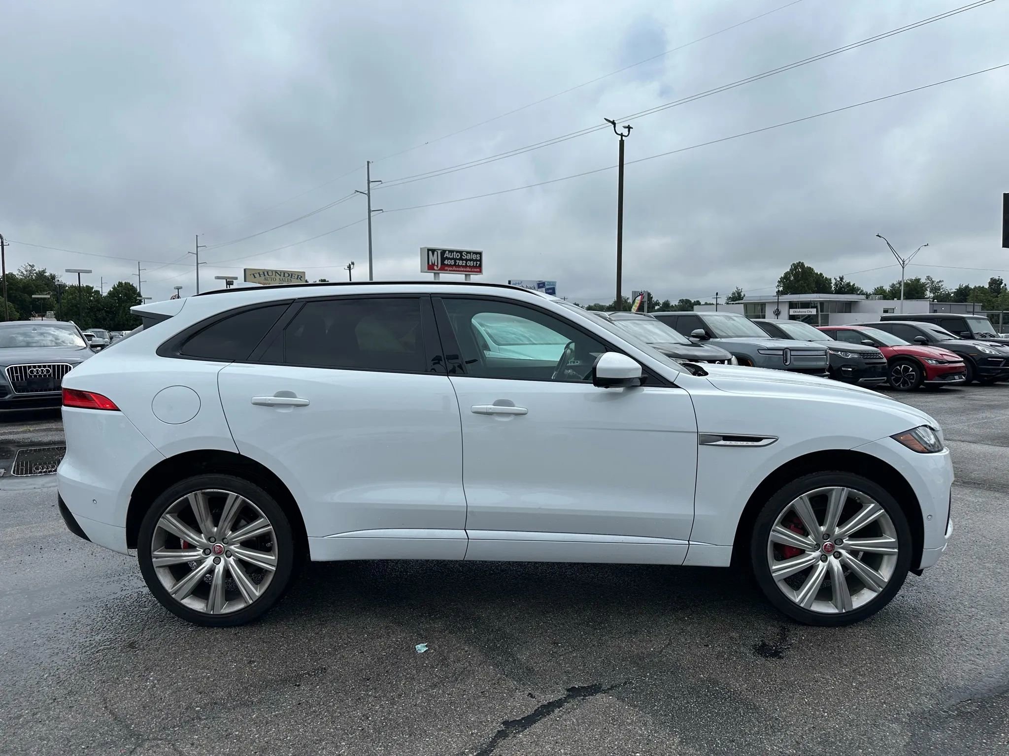 Used 2019 Jaguar F-PACE S image 29