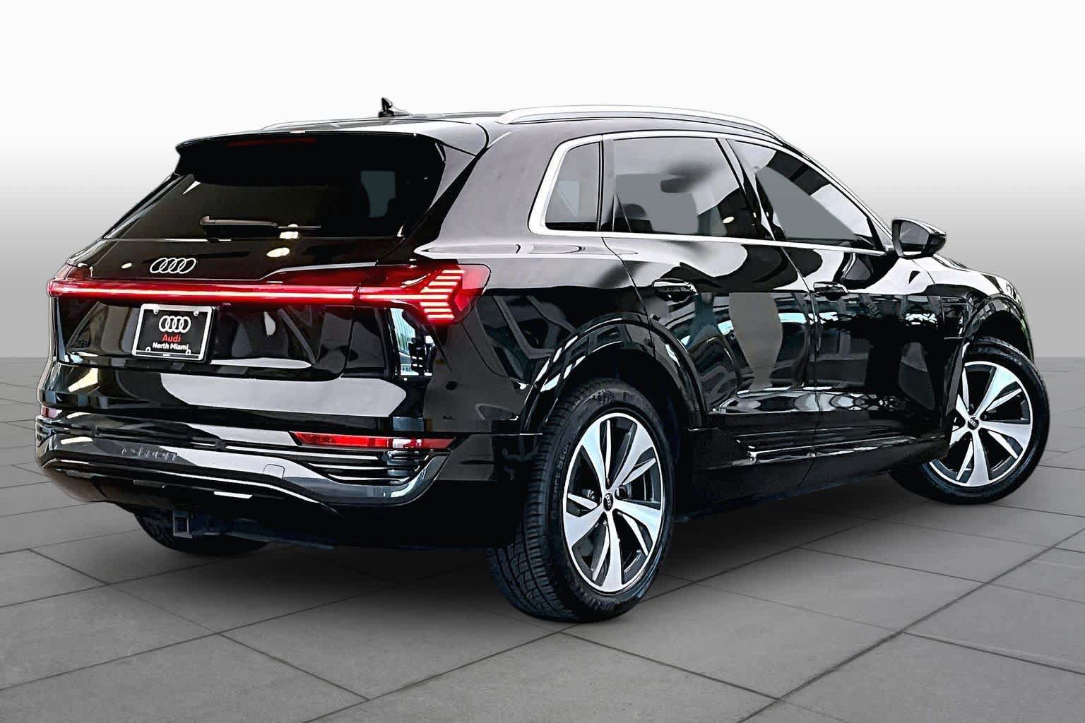 Used 2024 Audi Q8 e-tron Premium Plus AWD/4WD image 11