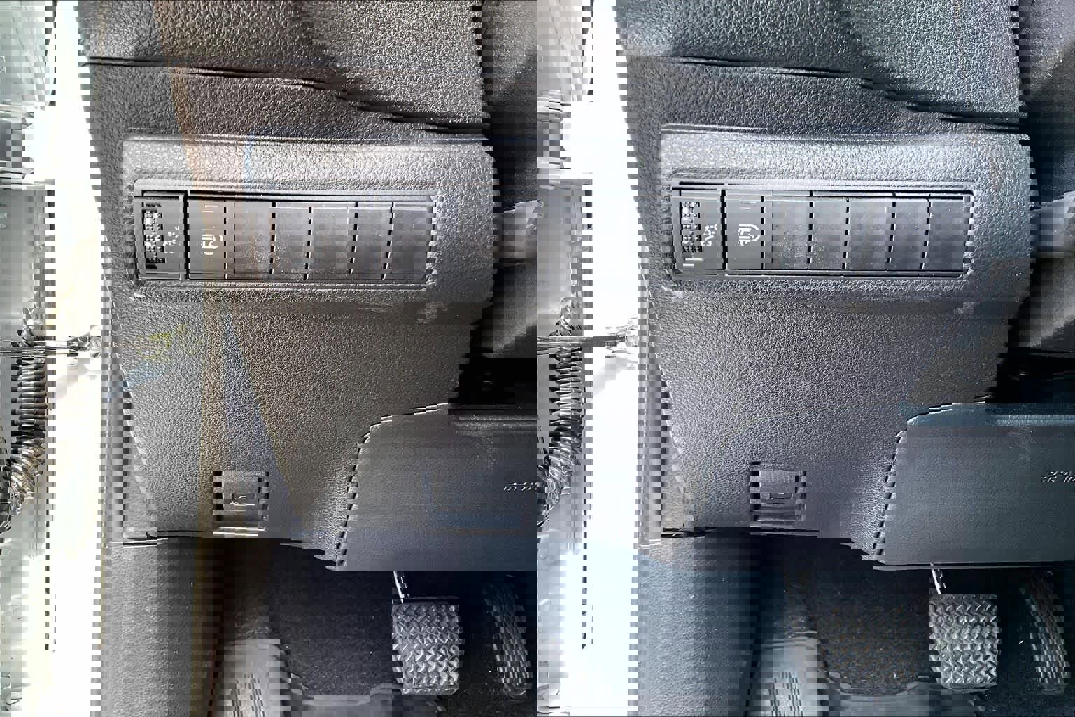 Used 2025 Toyota Corolla SE image 32