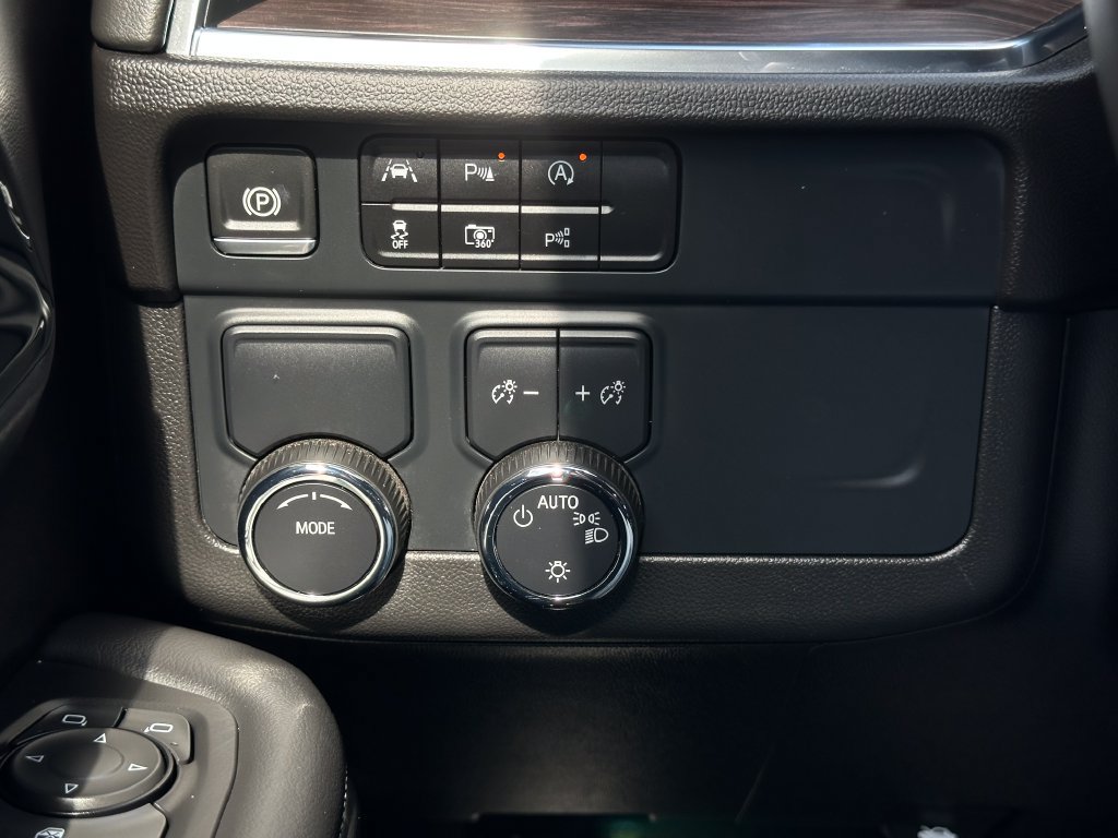 Used 2025 Chevrolet Tahoe LT RWD image 25