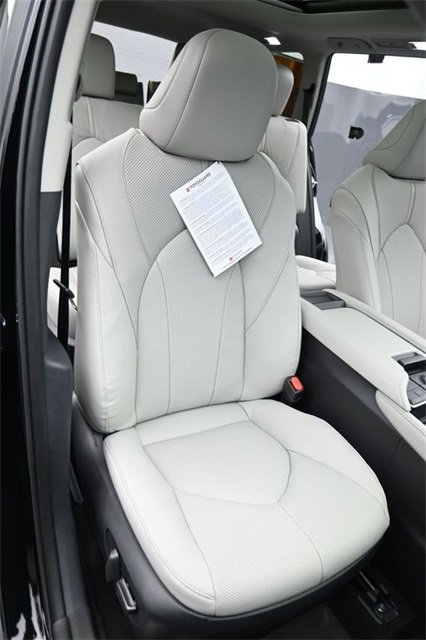 New 2026 Toyota Grand Highlander Limited image 17