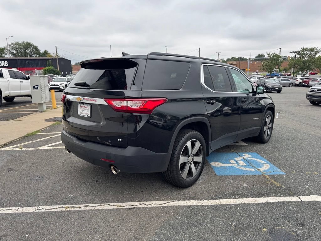 Used 2019 Chevrolet Traverse LT w/ LT Premium Package AWD/4WD image 7