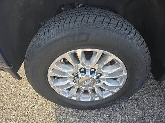 Used 2020 Chevrolet Silverado 2500 High Country w/ Z71 Off-Road Package image 10