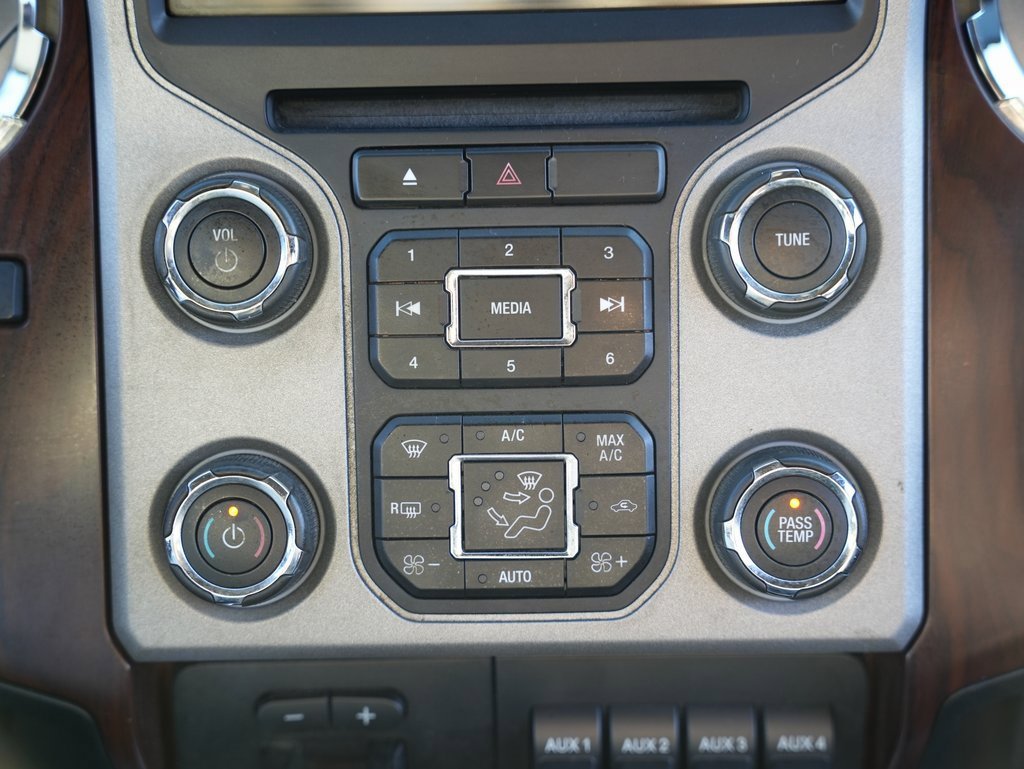 Used 2015 Ford F350 Lariat image 27