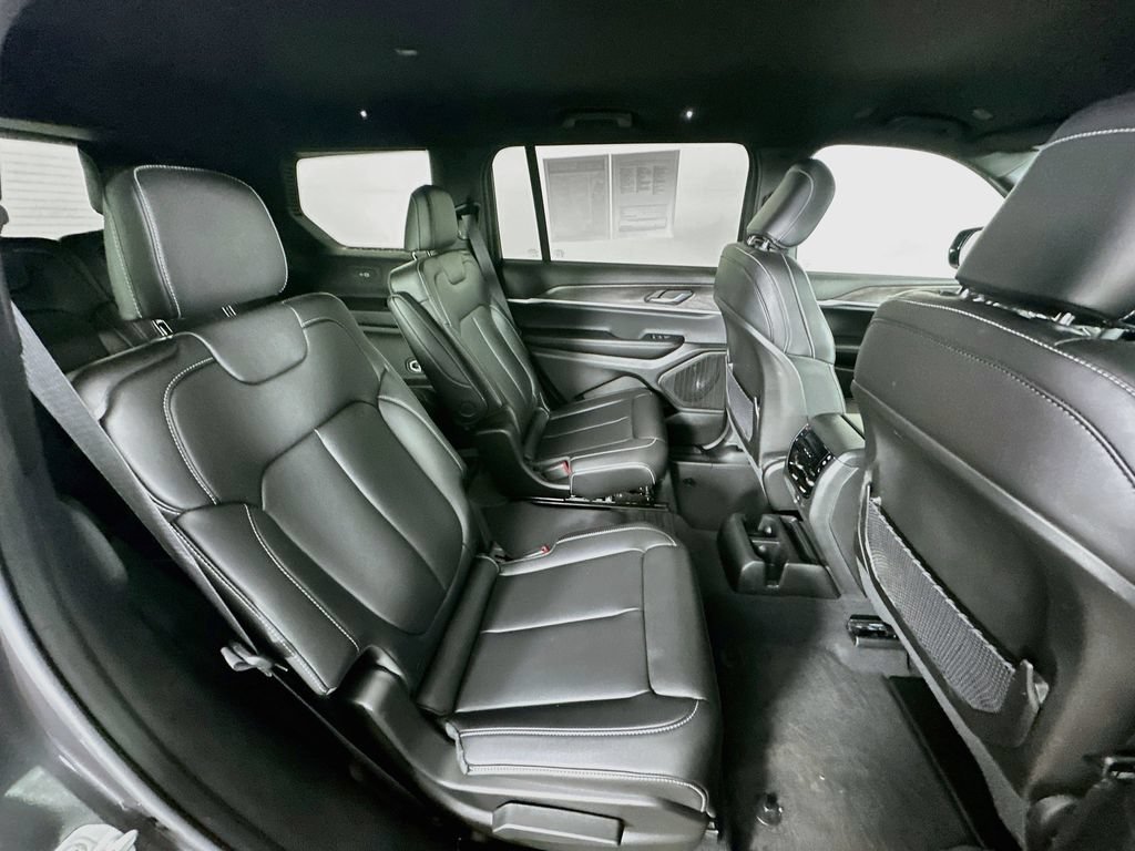 Certified 2025 Jeep Grand Cherokee L Limited AWD/4WD image 38