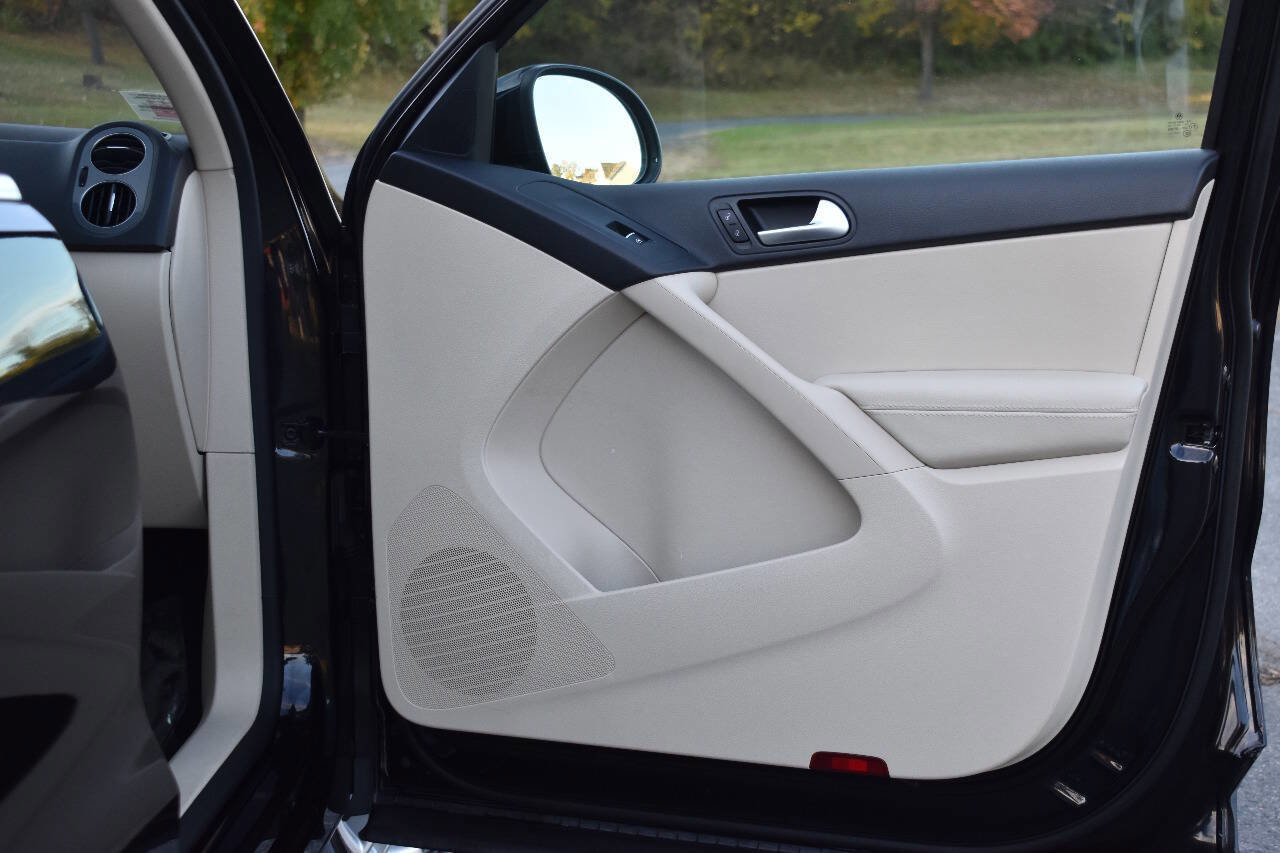 Used 2016 Volkswagen Tiguan SE image 9