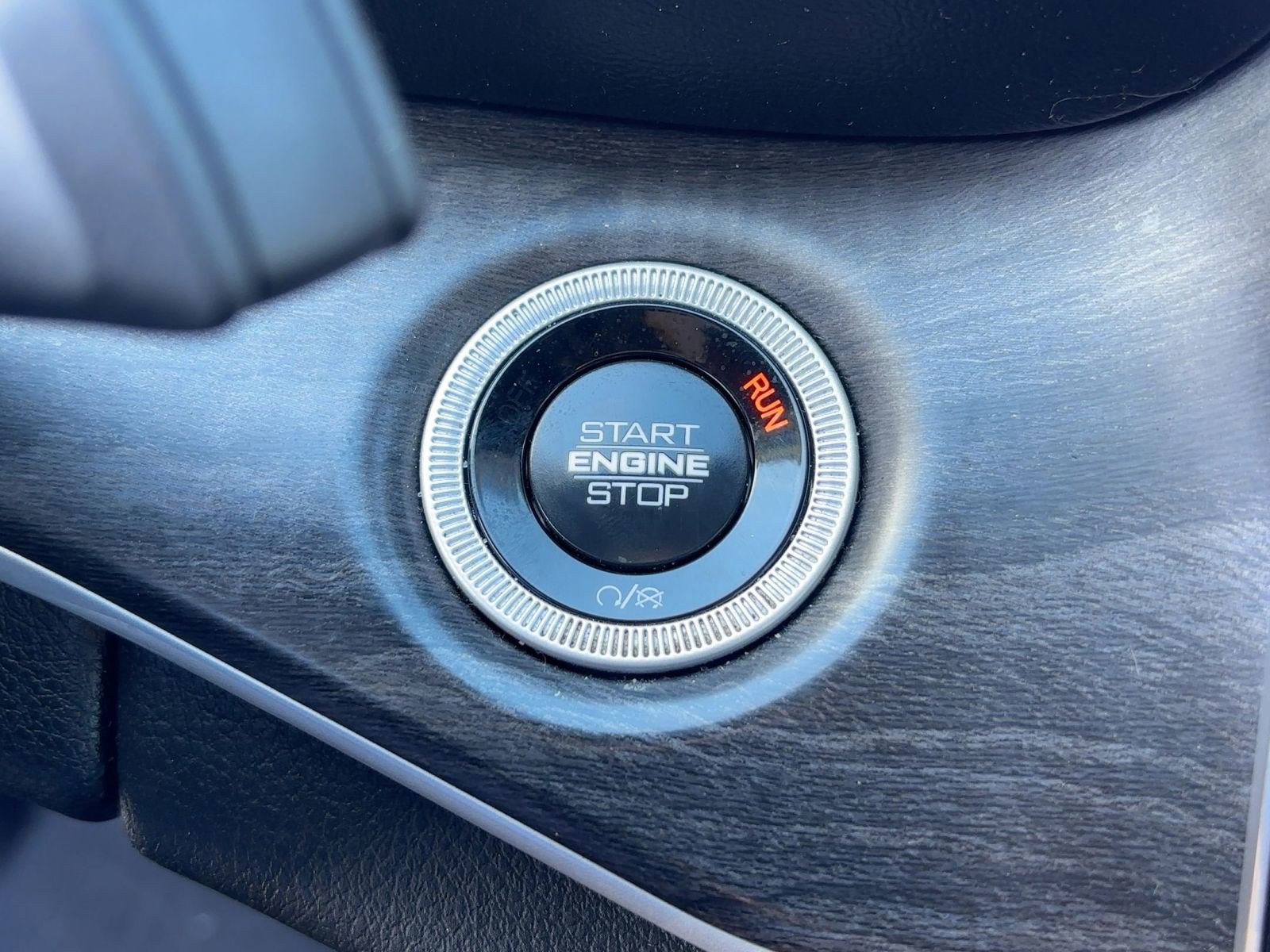 Used 2025 Jeep Grand Cherokee Limited w/ Black Appearance Package image 26