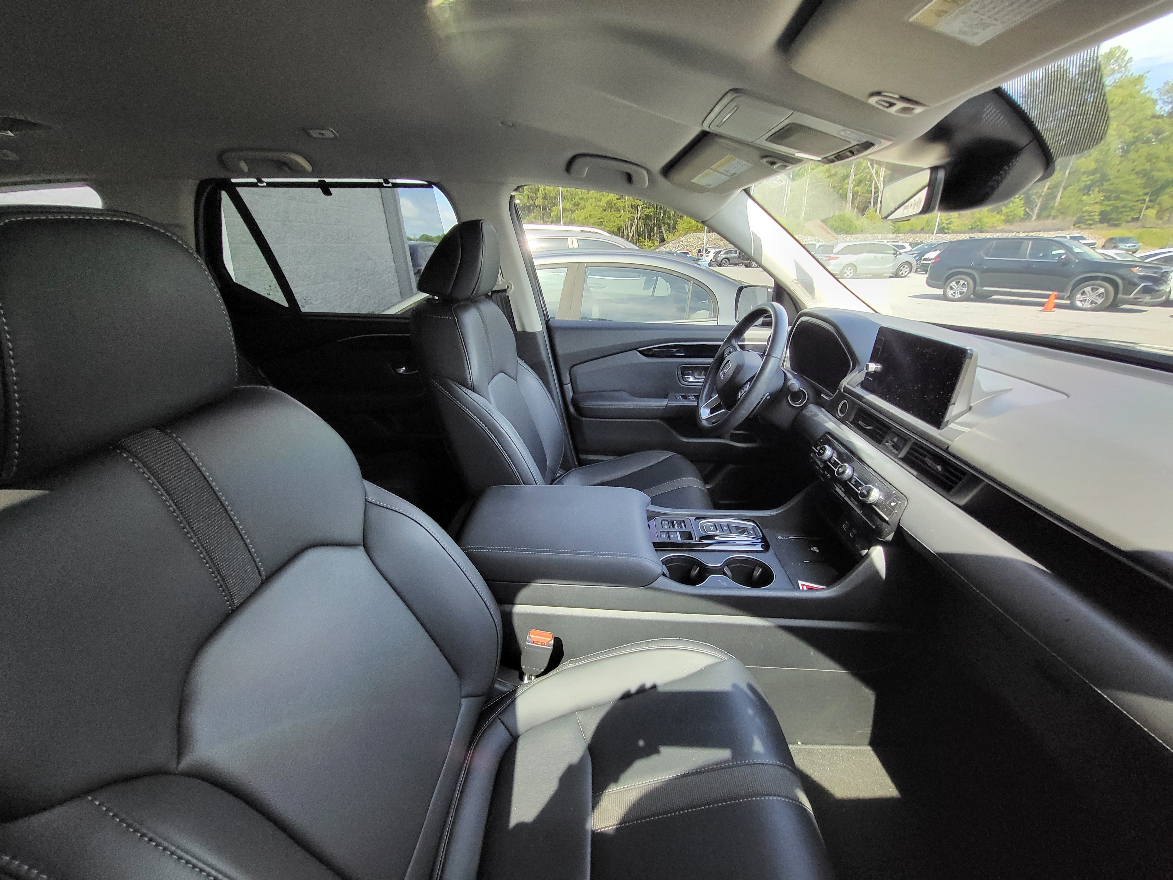 Used 2025 Honda Pilot EX-L image 8