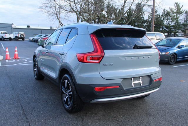 Used 2025 Volvo XC40 B5 Plus image 38