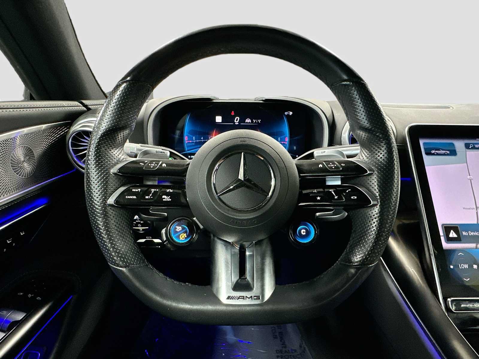 Used 2022 Mercedes-Benz SL 55 AMG 4MATIC w/ Driver Assistance Package image 11