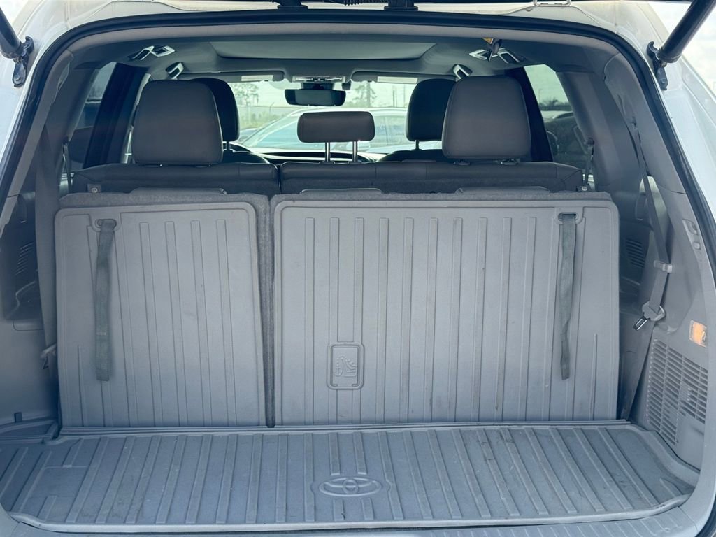 Used 2019 Toyota Highlander Limited Platinum image 16