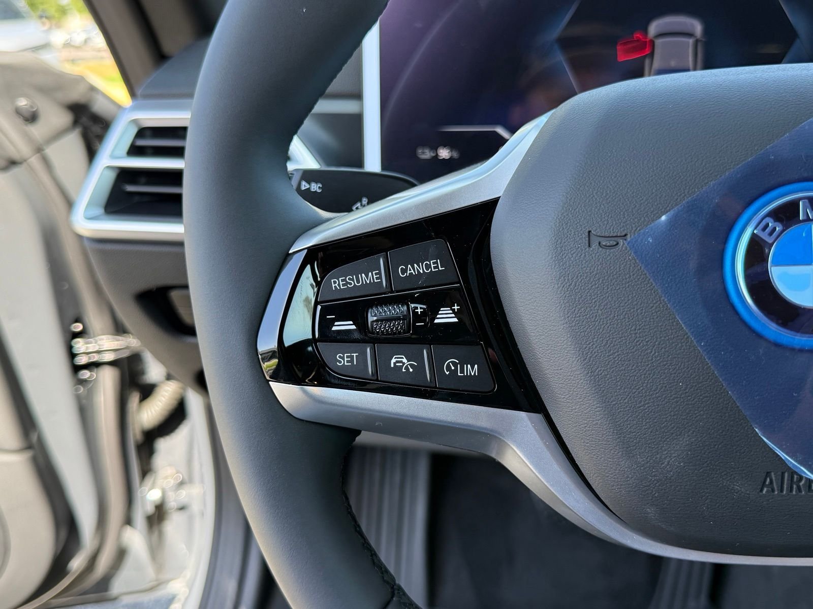 New 2026 BMW i4 eDrive40 w/ Parking Assistance Package RWD image 25