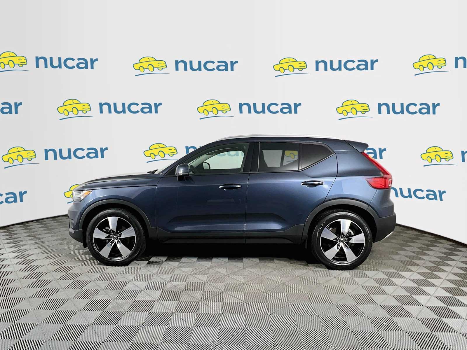 Used 2021 Volvo XC40 T5 Momentum w/ Protection Package Premier AWD/4WD image 4