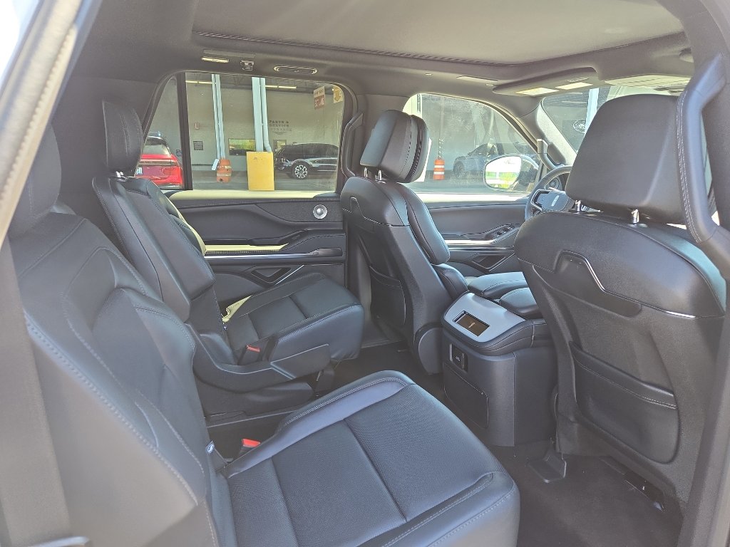 New 2026 Lincoln Navigator L Reserve AWD/4WD image 17