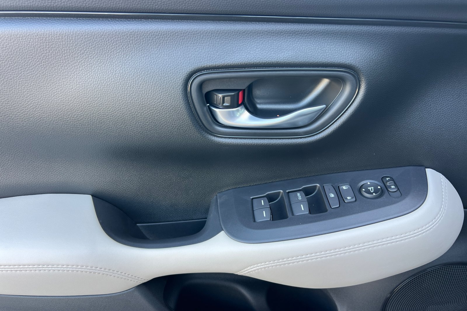 Used 2026 Honda HR-V LX image 11