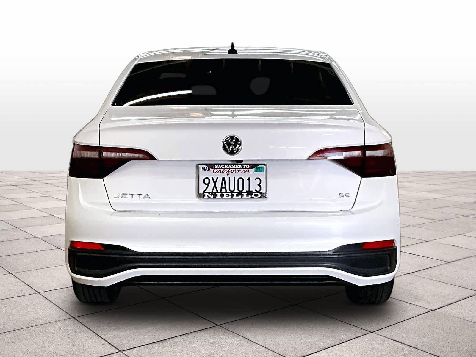 Used 2024 Volkswagen Jetta SE w/ Panoramic Sunroof Package FWD image 6