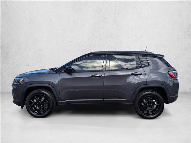 Used 2024 Jeep Compass Latitude w/ Convenience Group AWD/4WD image 9