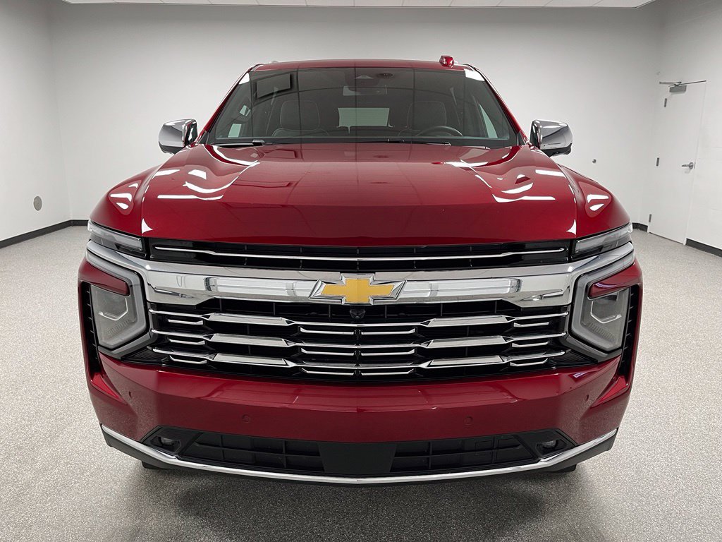 Used 2025 Chevrolet Suburban Premier AWD/4WD image 3