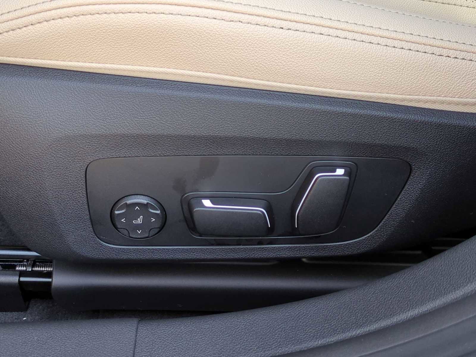 Used 2025 BMW i4 xDrive40i w/ Premium Package image 18