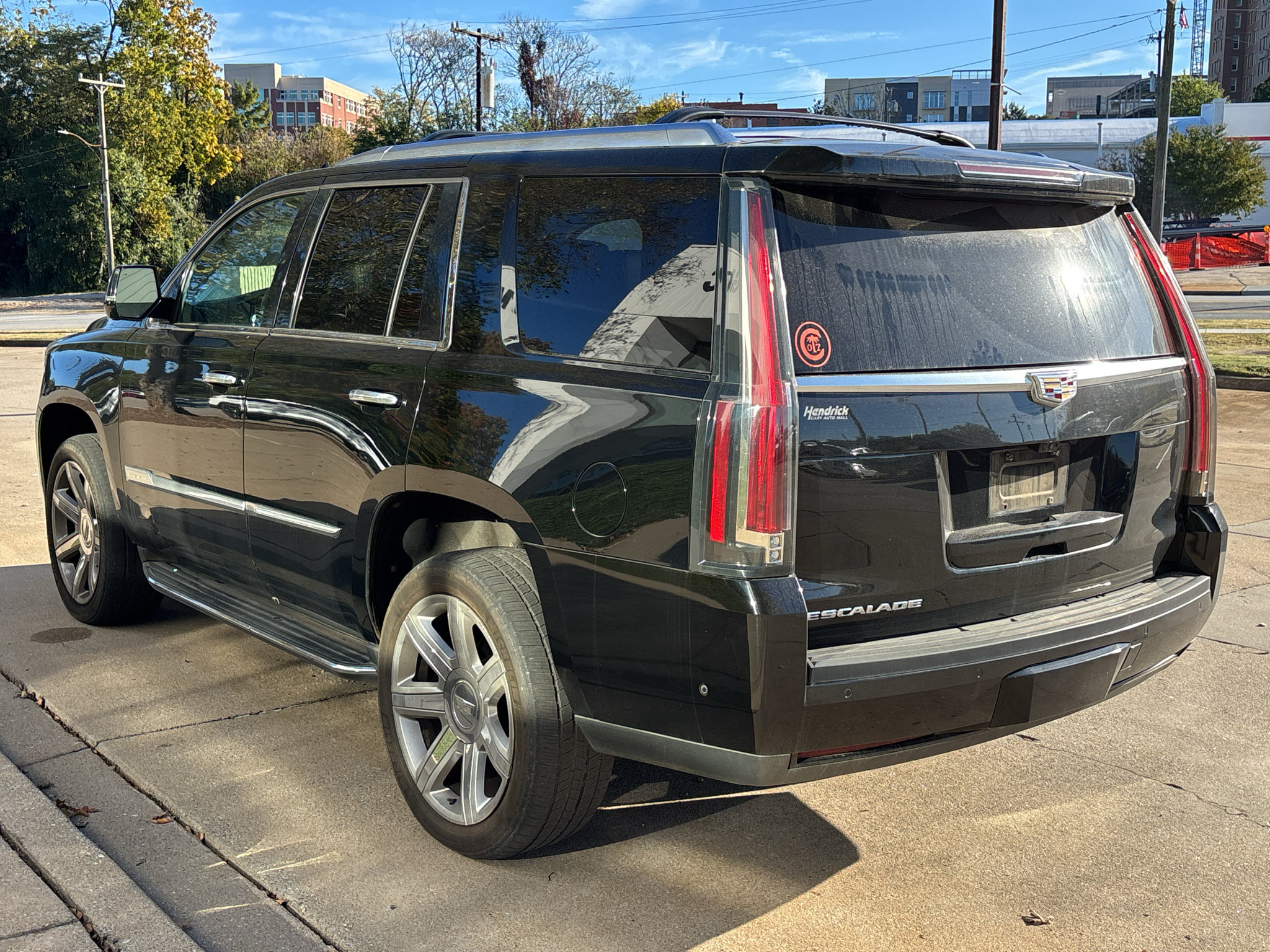 Used 2018 Cadillac Escalade Premium Luxury AWD/4WD image 6