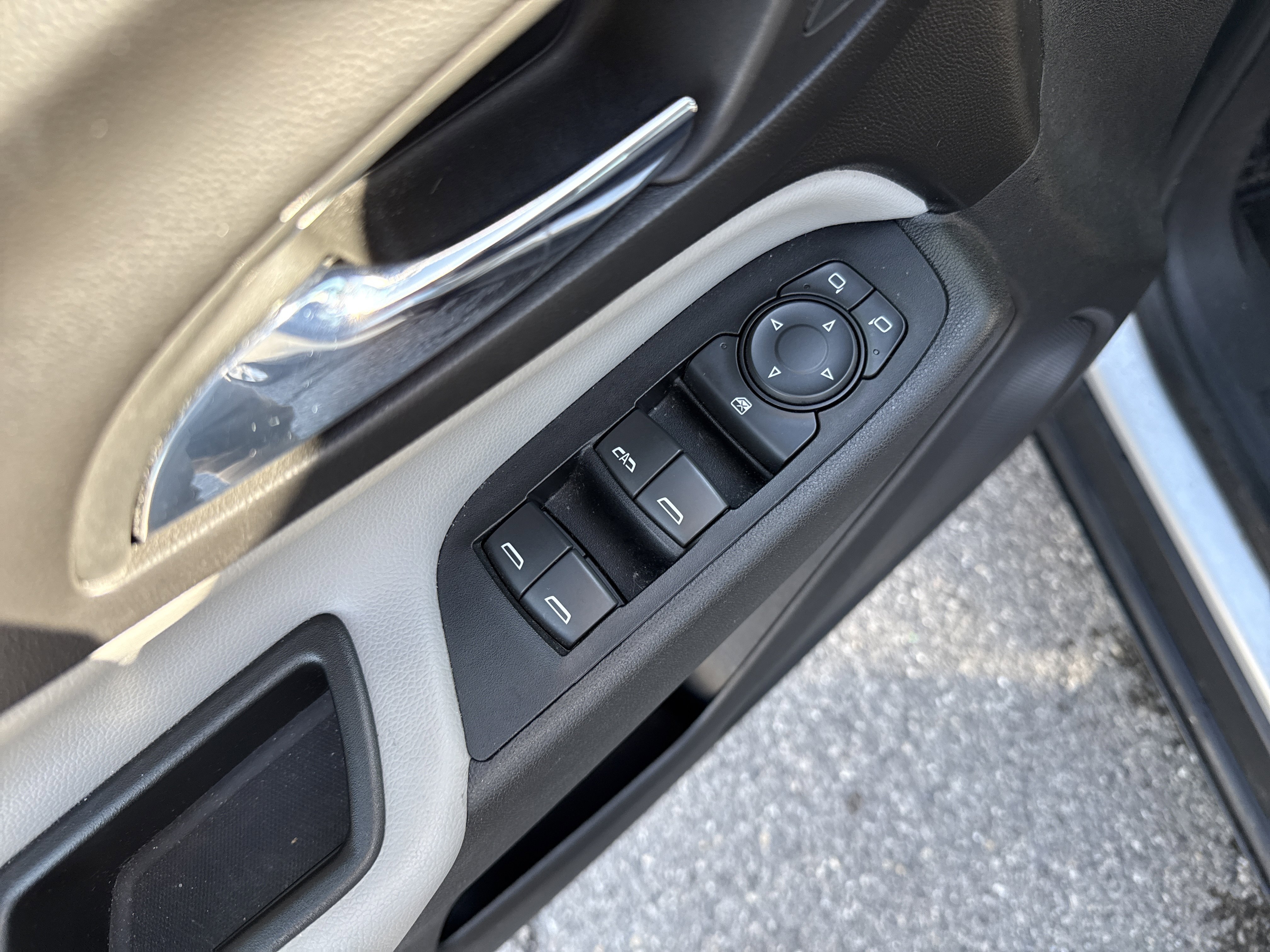 Used 2019 Chevrolet Equinox LS w/ LS Convenience Package AWD/4WD image 16