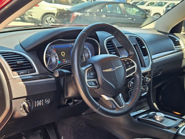 Used 2017 Chrysler 300 Limited image 10