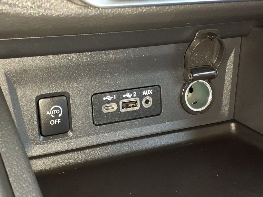 Certified 2025 Nissan Sentra SV image 15