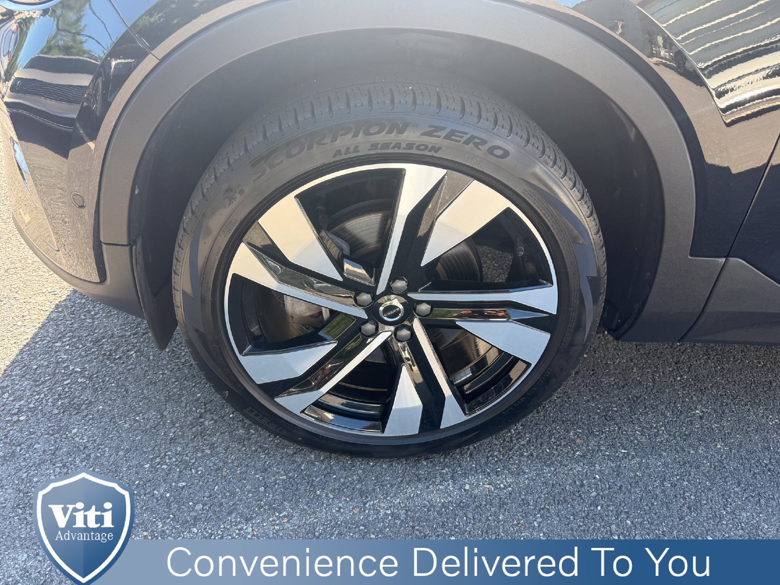 Certified 2024 Volvo XC40 B5 Plus w/ Protection Package Premier AWD/4WD image 12