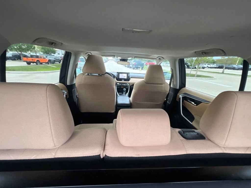Used 2021 Toyota RAV4 XLE w/ Convenience Package FWD image 32