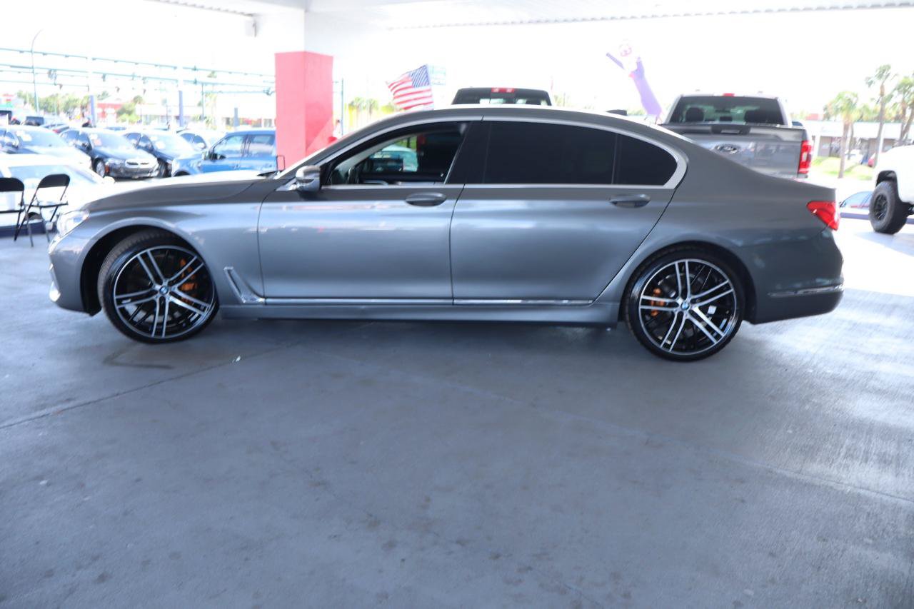 Used 2018 BMW 750i RWD image 10