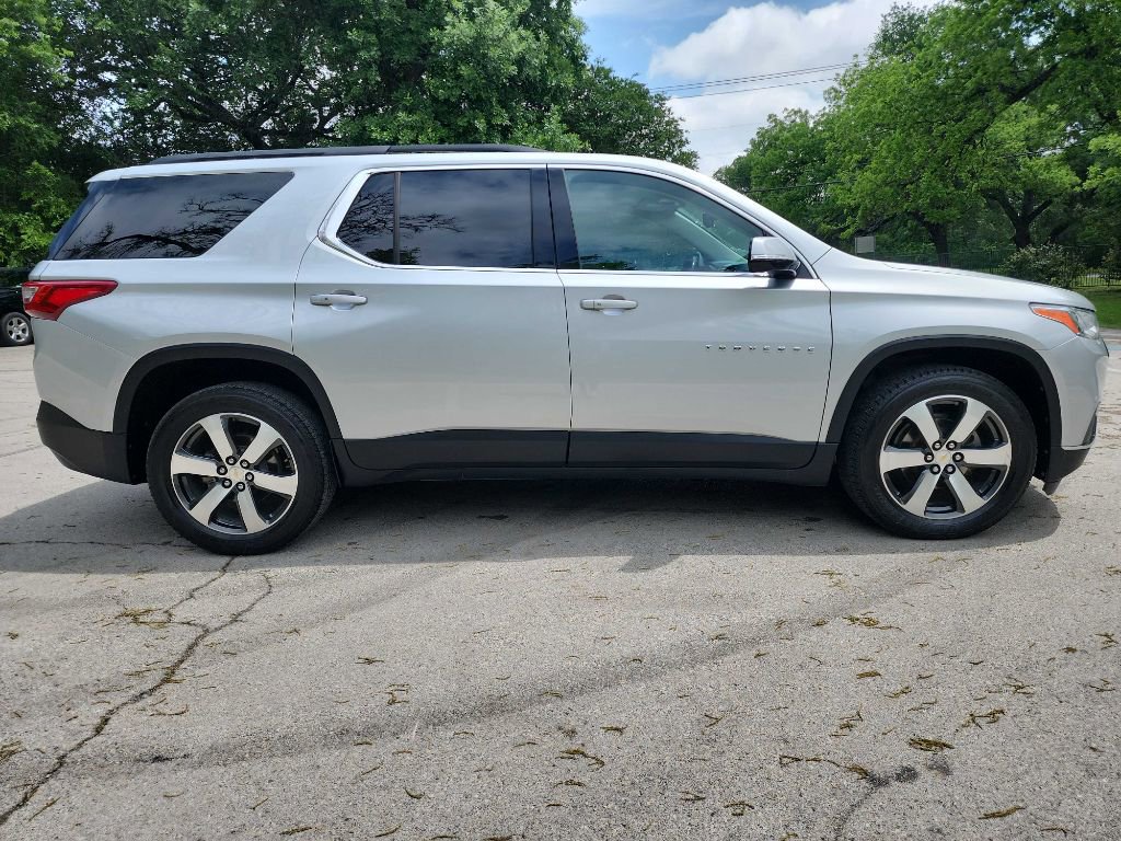 Used 2020 Chevrolet Traverse LT w/ LT Premium Package FWD image 11