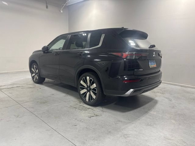 Used 2025 Mitsubishi Outlander SE FWD image 8