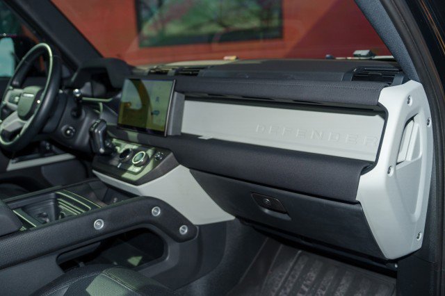 Used 2022 Land Rover Defender 110 X-Dynamic SE image 15