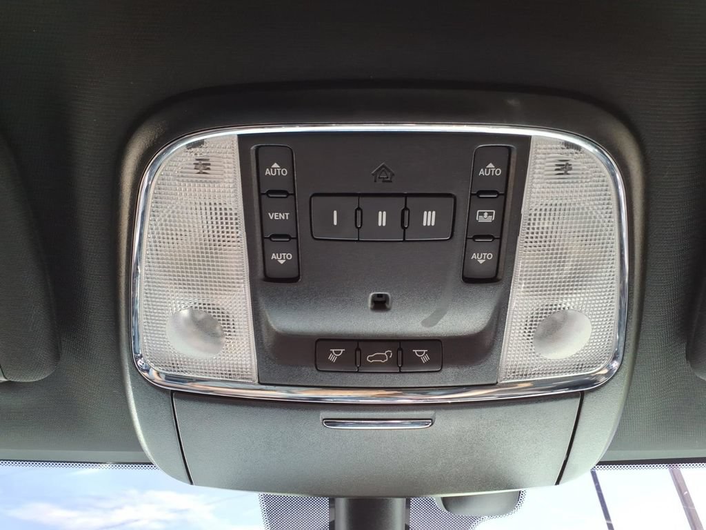 Used 2020 Jeep Grand Cherokee Limited w/ Luxury Group II AWD/4WD image 22