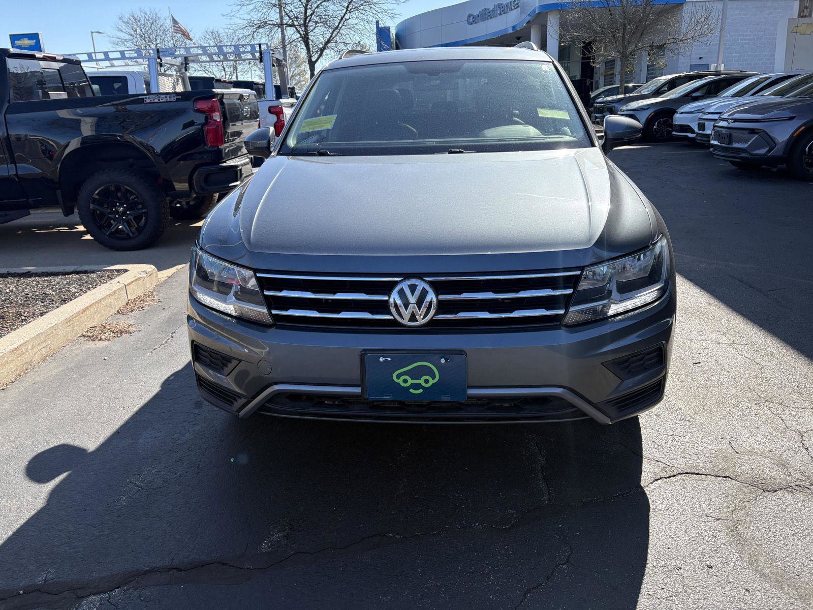 Used 2018 Volkswagen Tiguan SE w/ Panoramic Sunroof Package AWD/4WD image 2