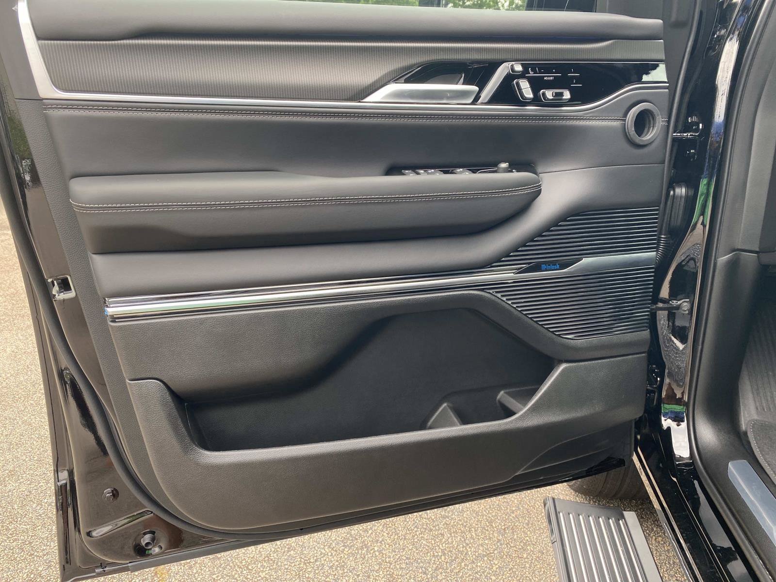 New 2026 Jeep Grand Wagoneer Summit AWD/4WD image 12