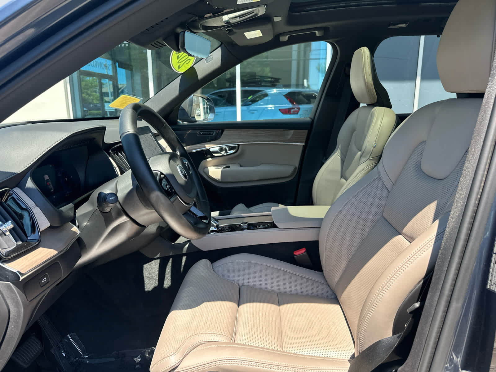 Used 2025 Volvo XC90 B6 Ultra w/ Protection Package AWD/4WD image 10