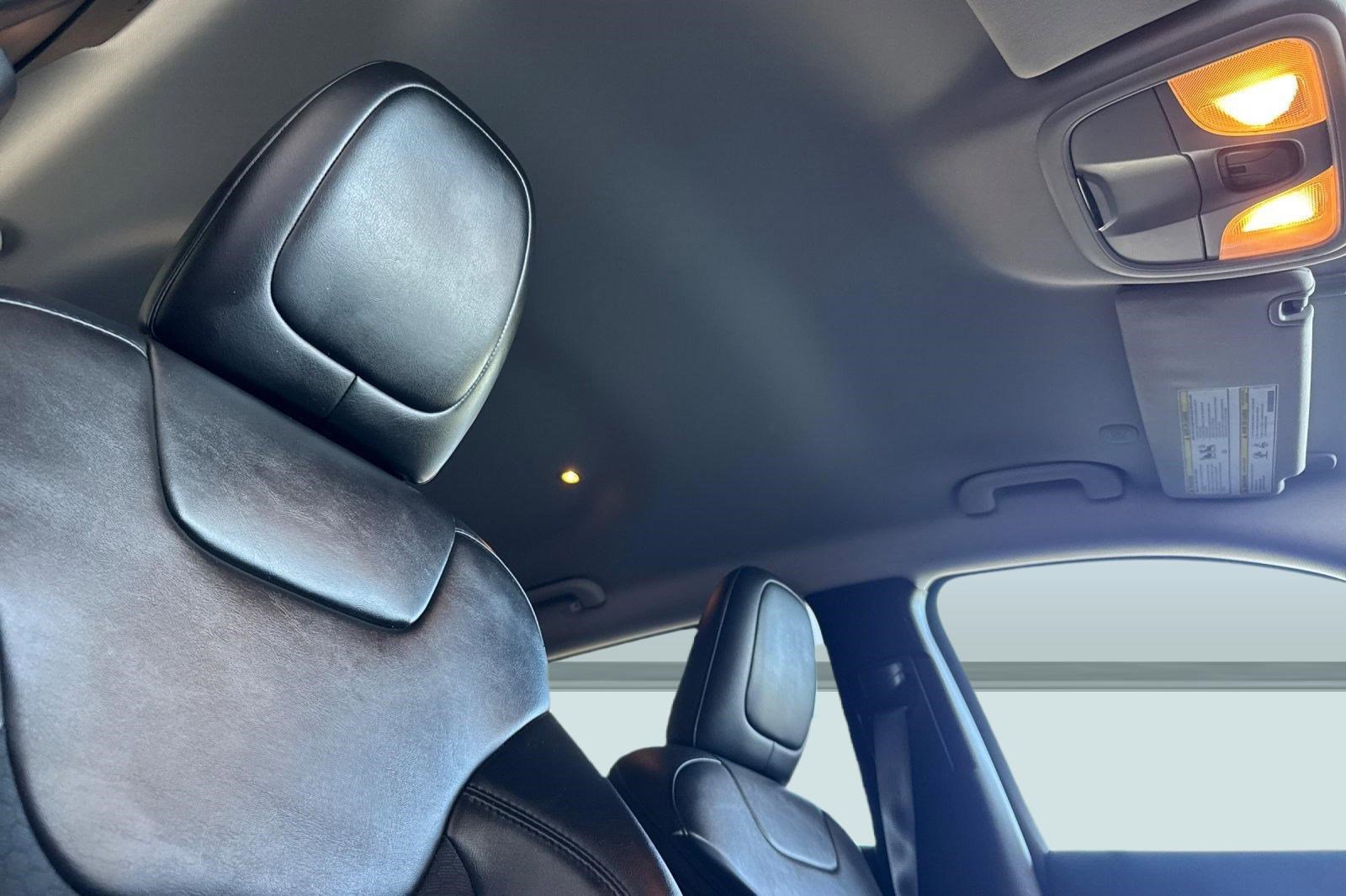 Used 2020 Jeep Cherokee Latitude Plus image 25